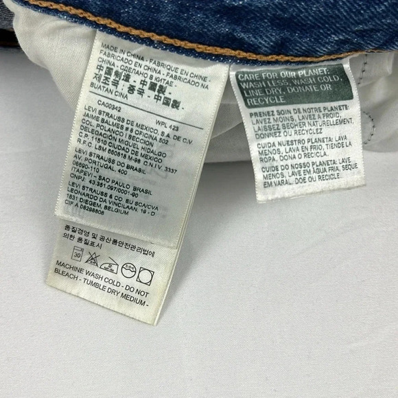 Levi’s Women’s 28 Wedgie Button Fly Distressed Medium Wash Jean - Picture 4 of 14